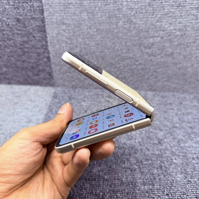 ZFlip 3 128Gb 5G - Hình ảnh 3