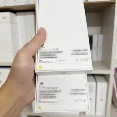 Hộp iPhone 14 Pro Max — nhãn hộp (đã che số định danh và mã vạch)