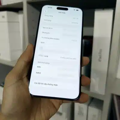 iPhone 15 Pro Max 256GB — màn hình Giới thiệu, phần SIM (đã che số định danh)